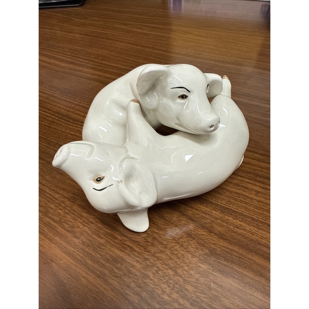 Vintage Fitz and Floyd Nesting Pigs Salt and Pepper Shaker Set‎ Ceramic 1976